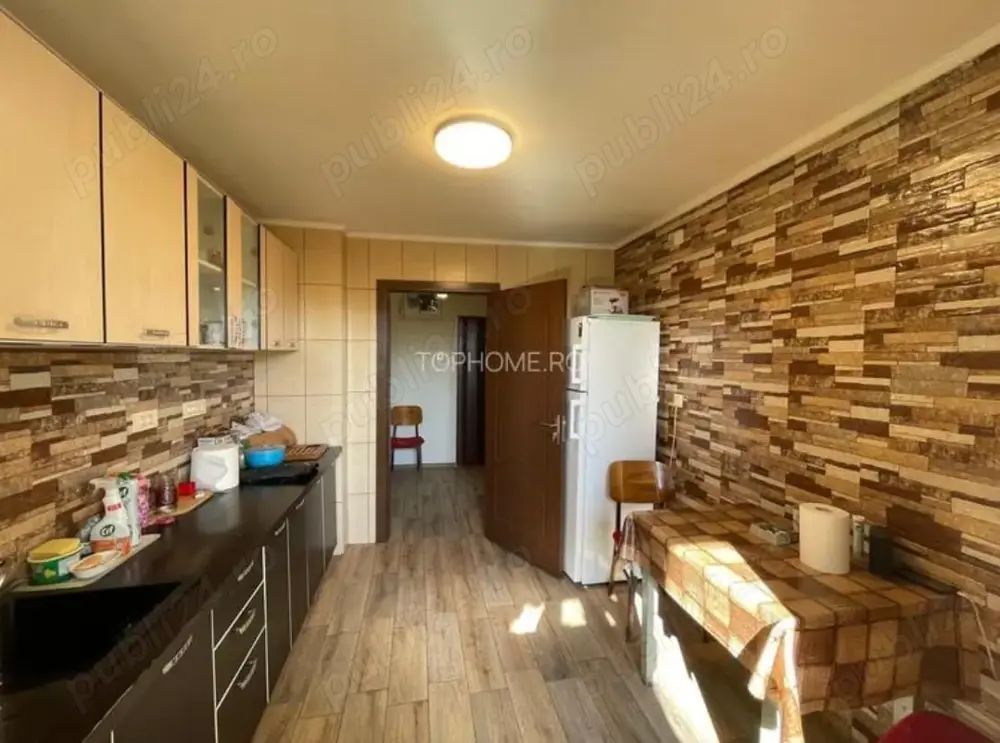 Apartament cu 3 camere, 2 băi, etaj 4/8 – Bloc reabilitat, zonă excele - Poză 3