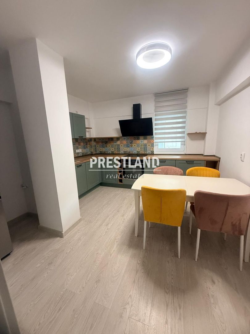Apartament cu 3 camere, zona centrala. - Poză 1