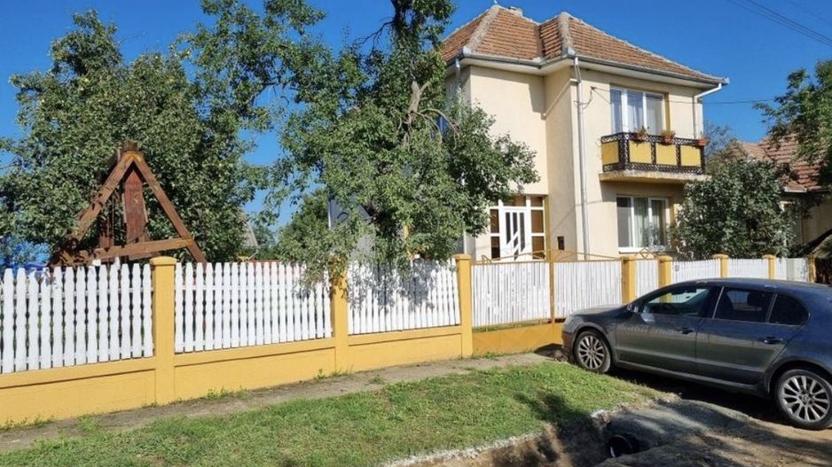 Vindem casa parter+etaj - Poză 1