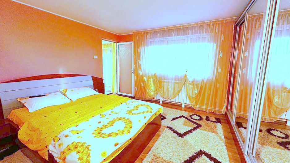 Vila de vanzare zona Metro/Arcasilor - P+1E+M - Poză 11