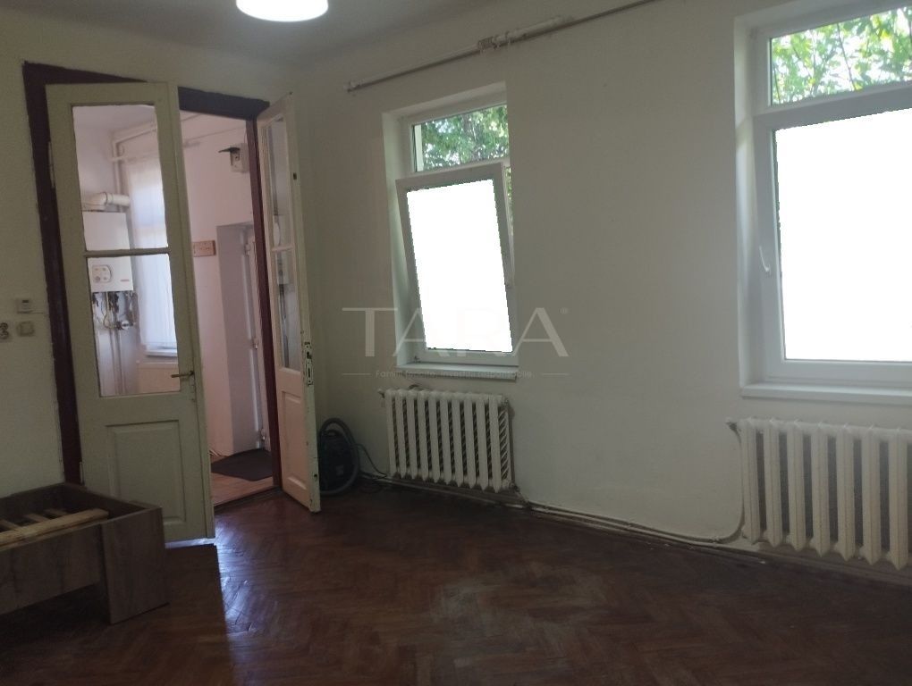 Apartament cu 1 Cameră și Curte – Gruia, Zonă de Case - Poză 1