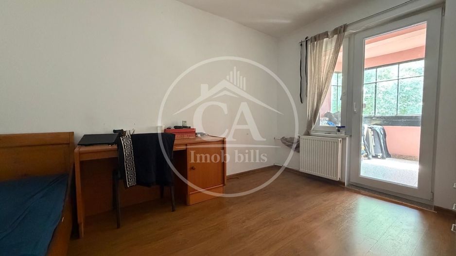 Apartament de vânzare cu 4 camere în zona Decebal, Oradea - Poză 4