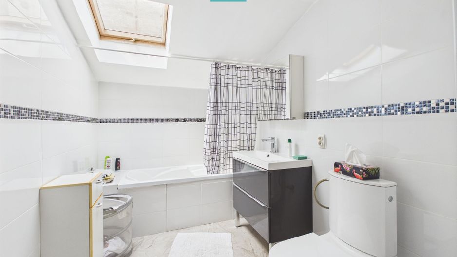 Casă cu 6 camere în zona Central - Poză 12