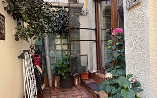 Casa cocheta cu o mica curte - Poză 15