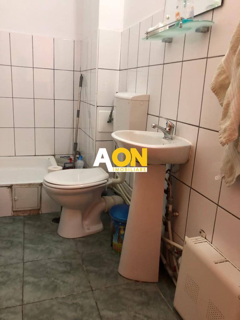Apartament cu 3 camere, 2 balcoane, etaj 1, Ultracentral, parcare - Poză 7