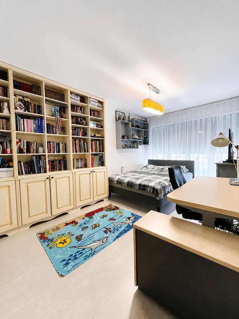 Vila cu 6 camere 4 bai, zona Spitalul Judetean, cu spa, garaj, beci - Poză 10