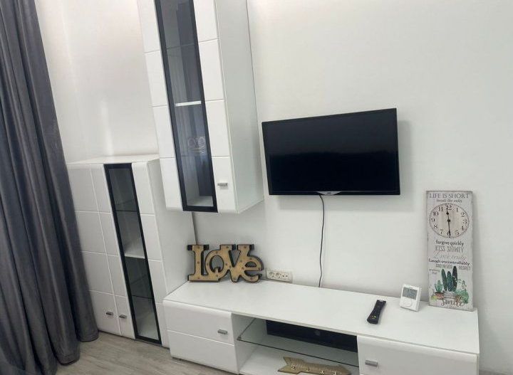 Garsoniera demisol foarte inalt centrala 26 mp - Poză 1