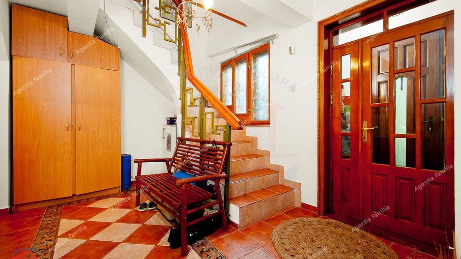 Vila cocheta, situata in centrul istoric al orasului - Poză 9