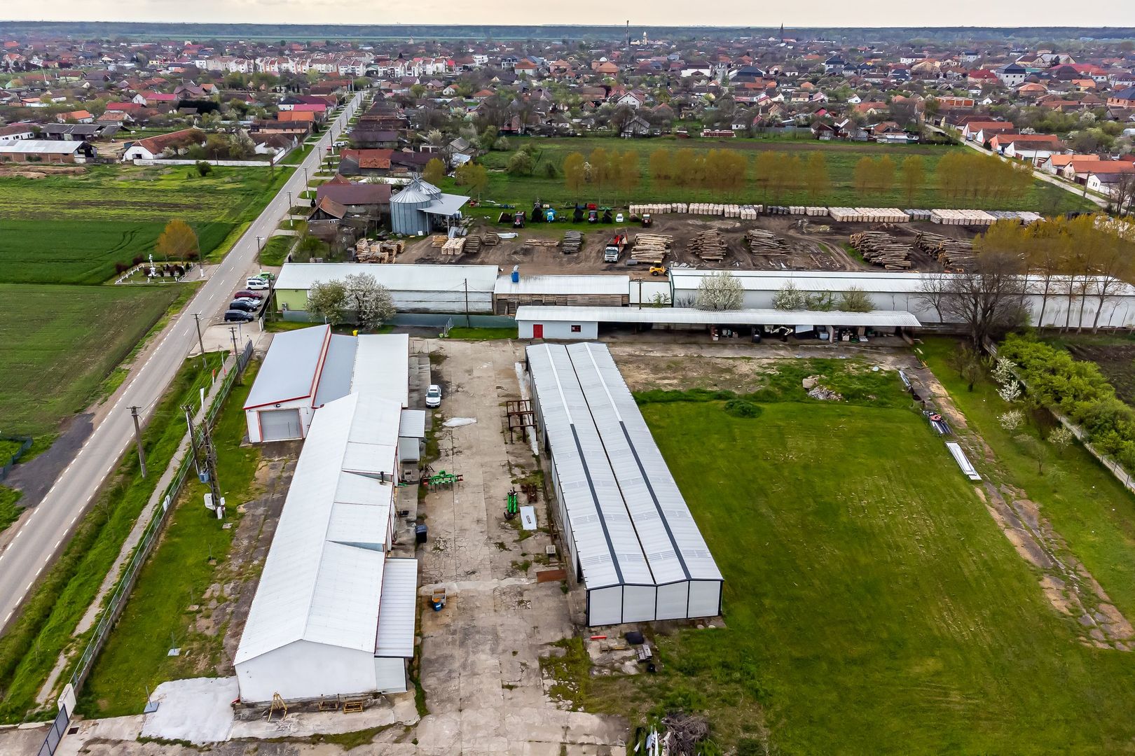 Hale depozitare/producție 2.000 mp si 10.000 mp teren în Pecica - Poză 3