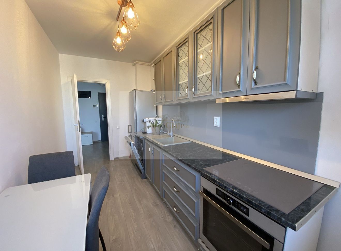 Închiriere apartament 3 camere - Poză 2