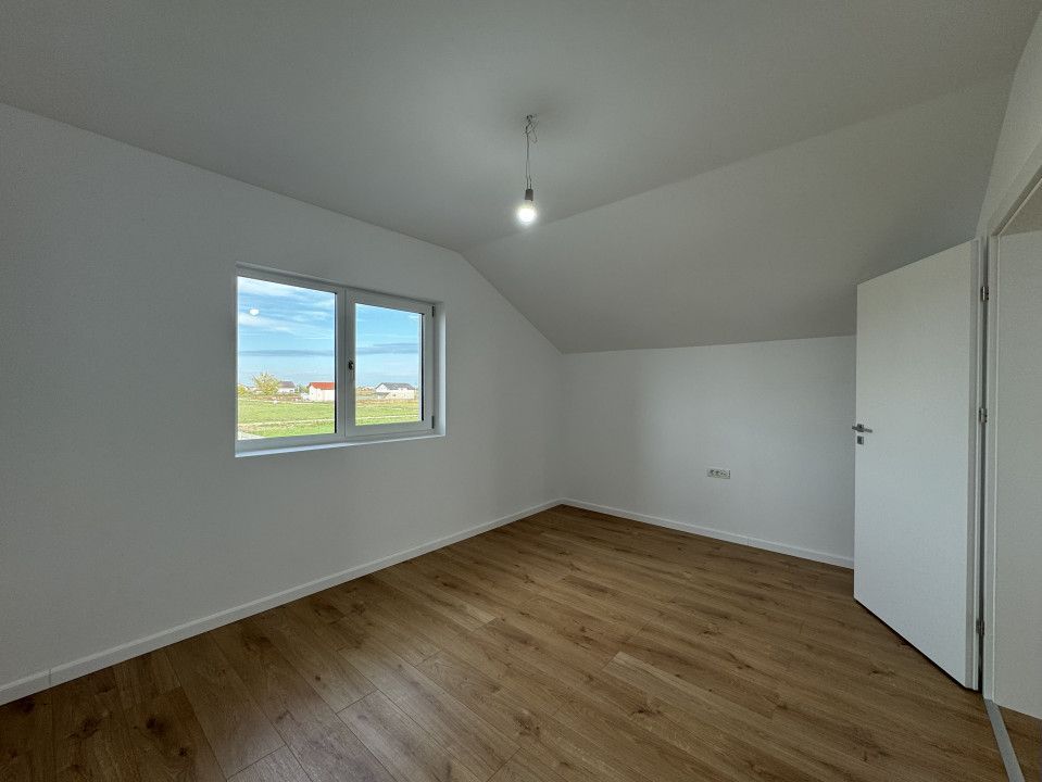 Duplex cu 4 camere si teren generos de 352 mp – Mosnita Noua - Poză 11