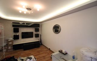 Zona Lipovei, 3 camere, centrala proprie. - Poză 1