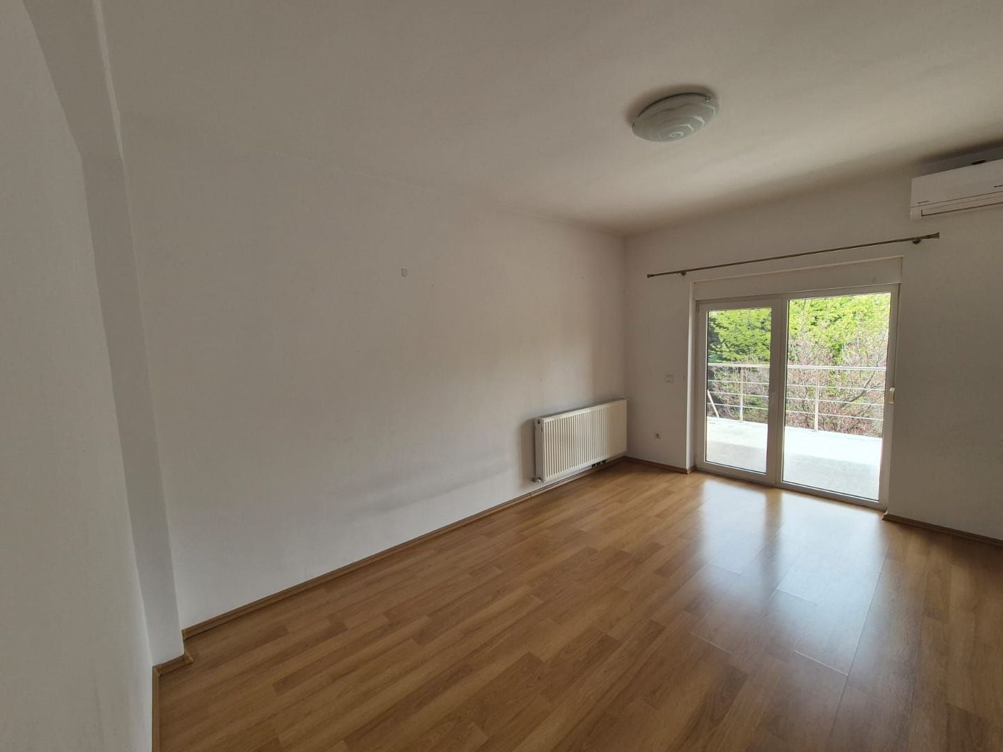 Inchiriere vila 5 dormitoare S + P + 1E + M zona Erou Iancu Nicolae - Poză 15