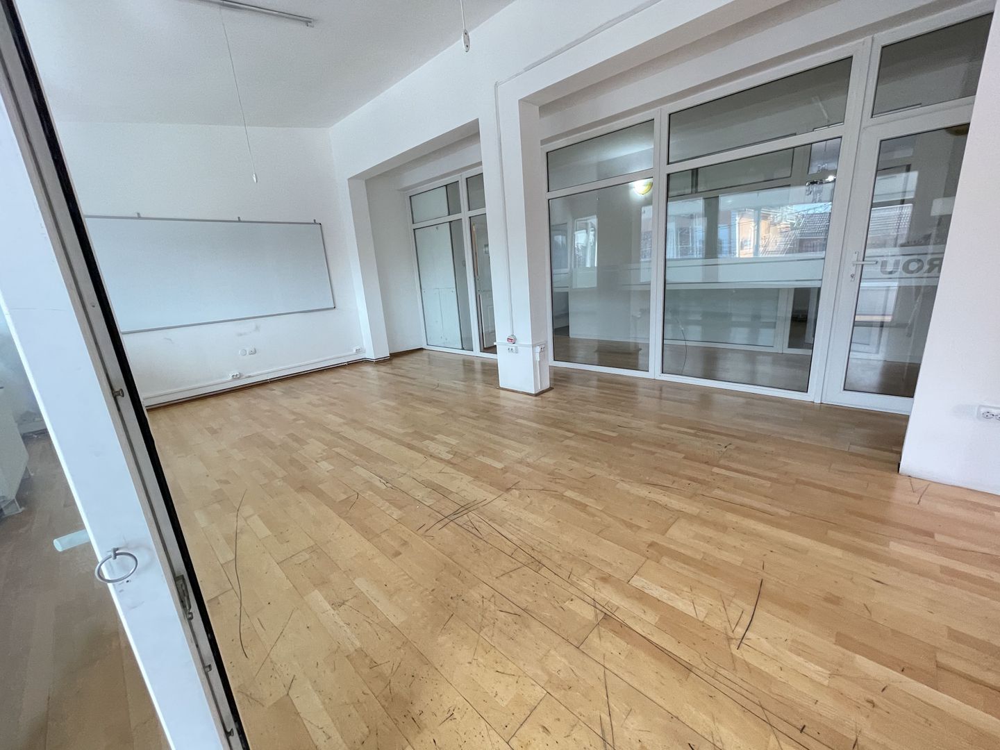 DE VANZARE SPATIU CU MULTIPLE DESTINATII - Poză 4