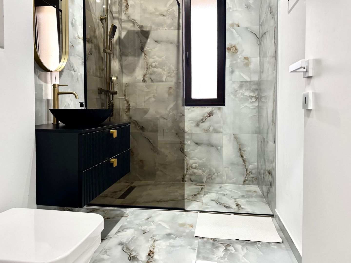 Apartament cochet și elegant, dressing generos,  la intrare in  Giroc - Poză 16