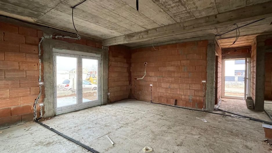 Duplex unit prin cam. tehnica - pe parter - 4 camere - Mosnita Noua - Poză 2
