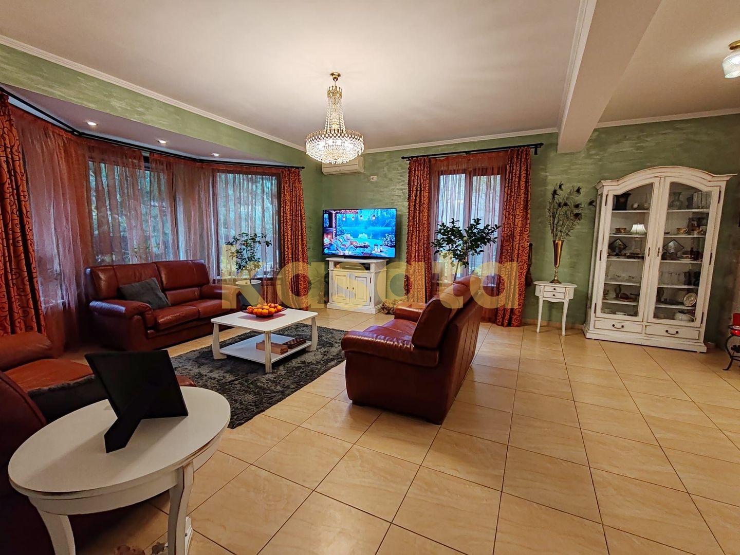 Vila care redefinește echilibrul între rafinament, spațiu și liniște - Poză 14