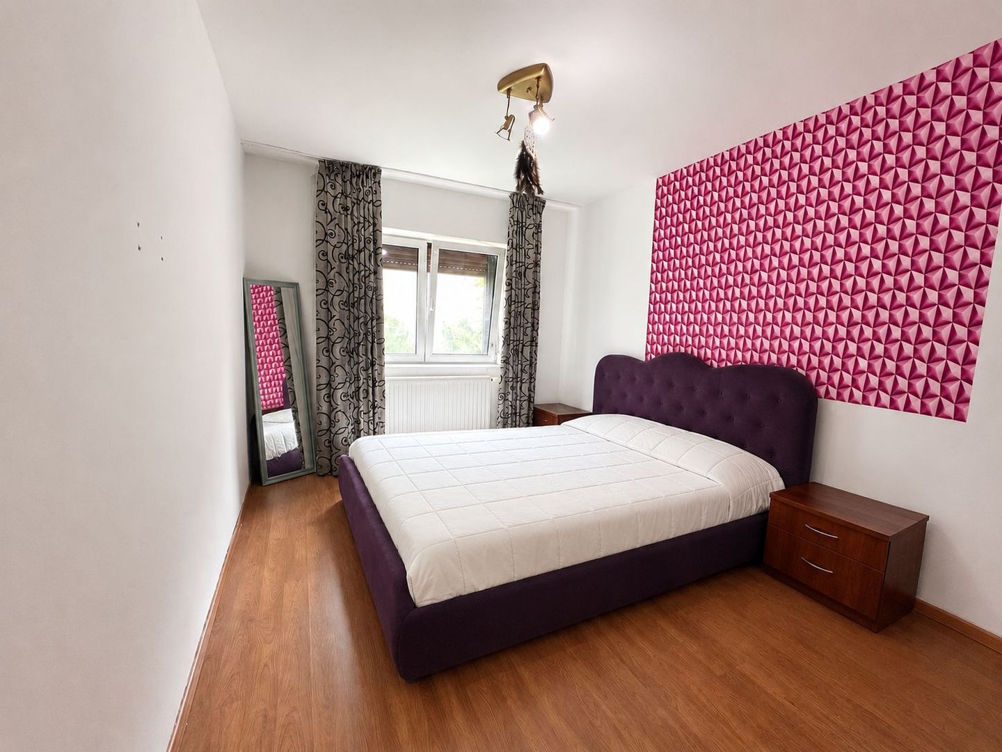 Apartament 3 camere spatios de vanzare în zona - Tractorul - Poză 1