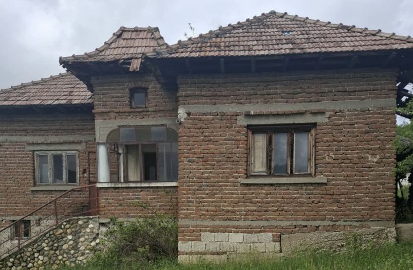 Teren 4226 mp si casa de renovat in loc. Babana, jud. Arges - Poză 4