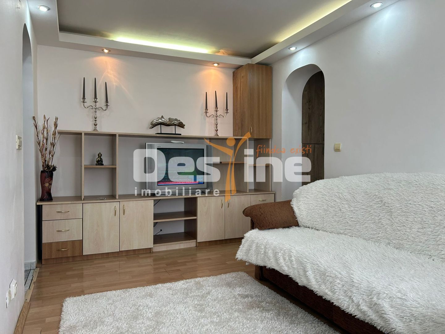 Podu Ros - Apartament 3 camere semidecomandat, MOBILAT și UTILAT - Poză 1