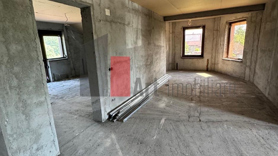 Casa la rosu in Peris - Poză 10