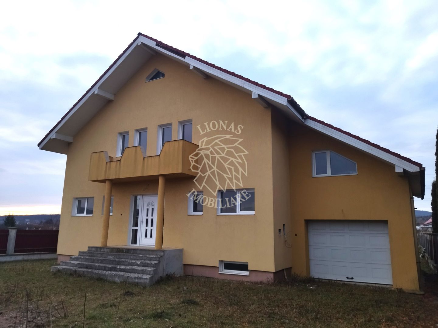 Casa 6 camere 221 mp-teren 1120 mp-terasa/balcon/garaj-Unirea - Poză 1