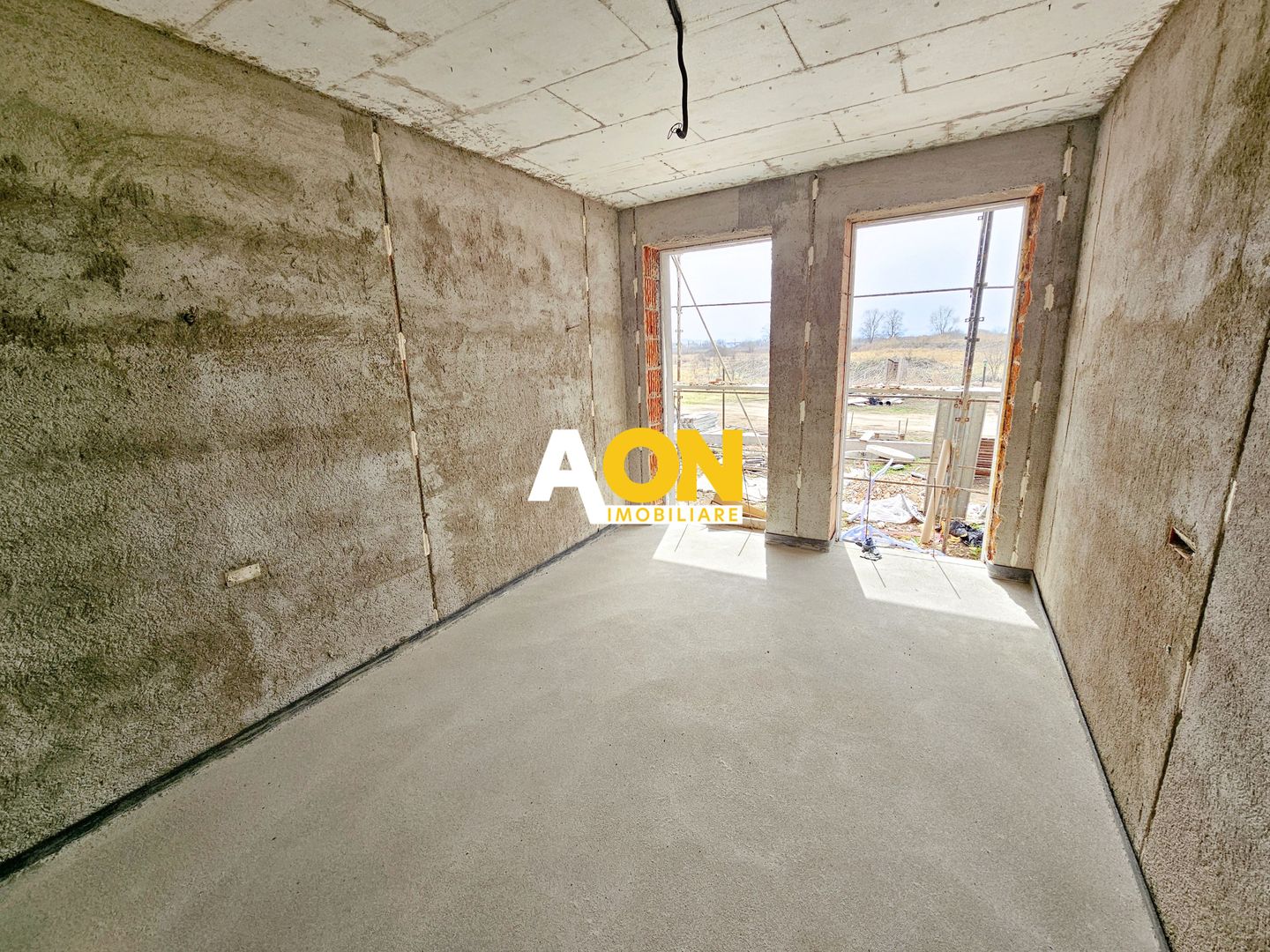 Apartament cu 3 camere, 2 bai, curte proprie, parcare si boxa 40 mp - Poză 7