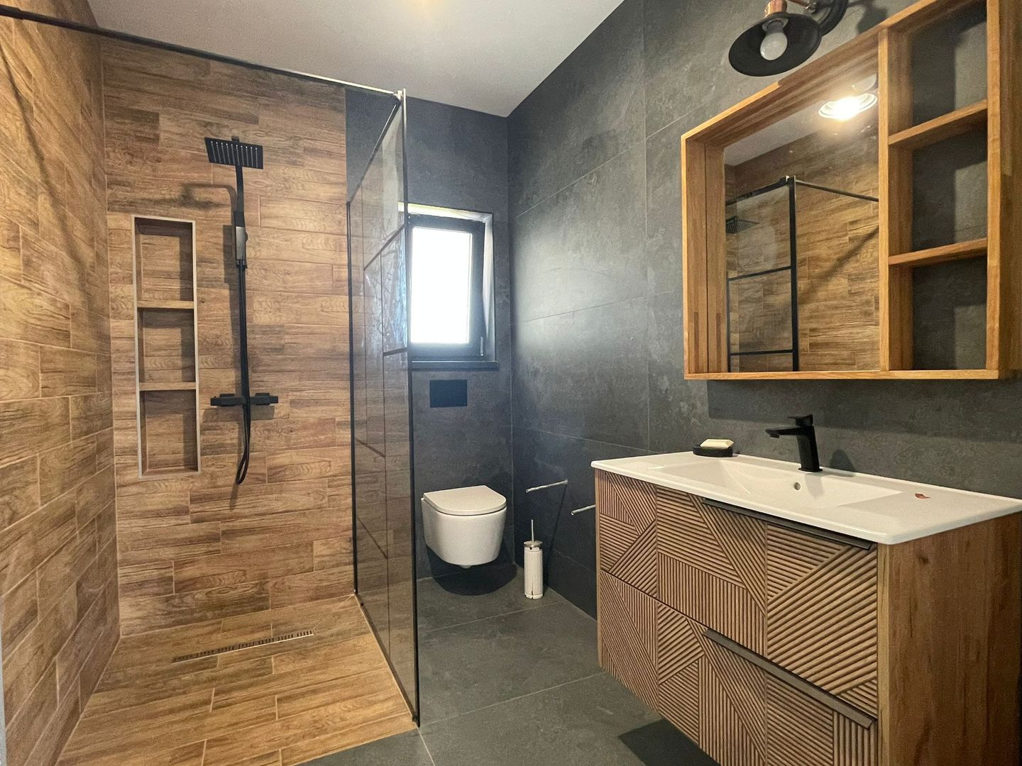 Duplex cu arhitectura deosebita - Mosnita Noua - Poză 2