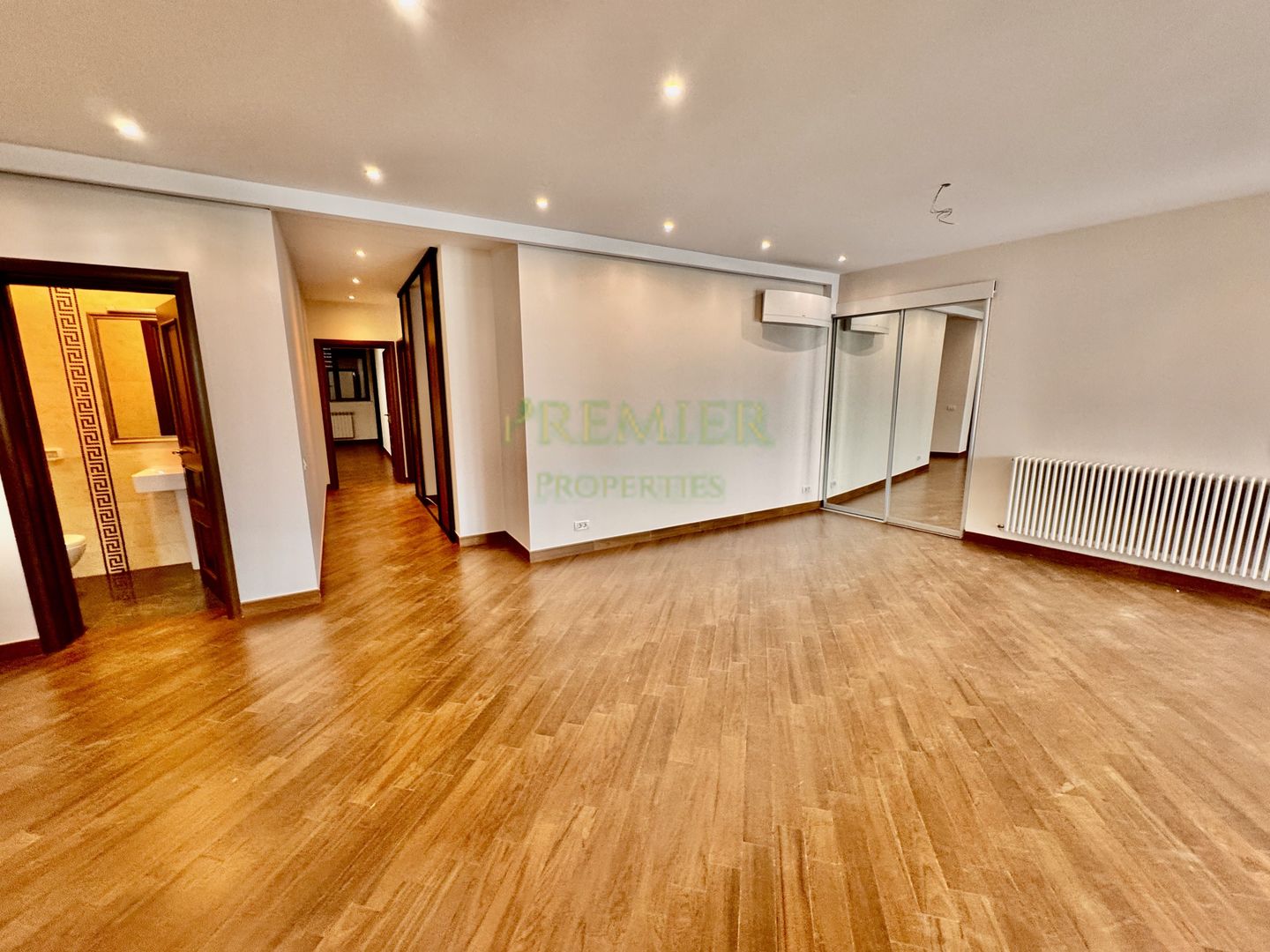 APARTAMENT DE 3 CAMERE DE VANZARE IN BLOC SOLID | DOROBANTI | R.BELLER | - Poză 1