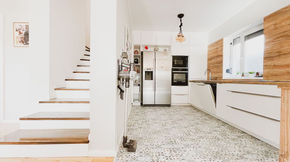 VANDUTA- Casuta din oras - de vanzare - 4 camere - NORD - Poză 2