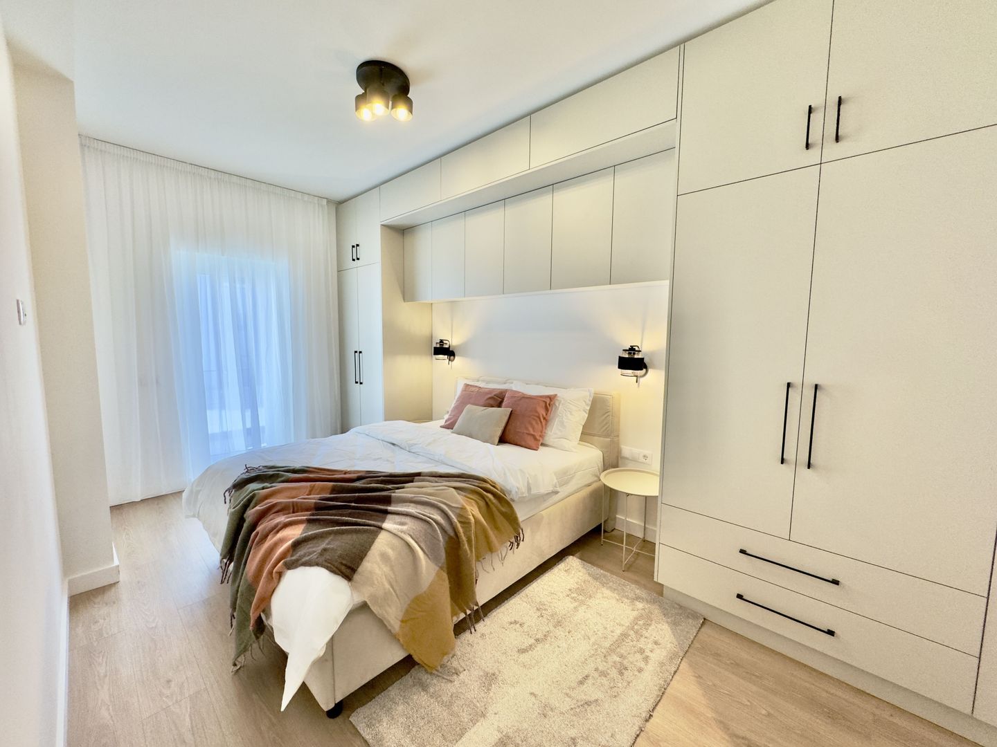 Apartament cu 2 camere, mobilat complet, terasă 10.42 - întabulat - Poză 4