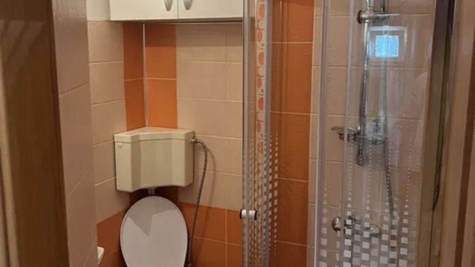 🏡 Apartament 3 camere de închiriat – spațios,luminos si bine amplasat - Poză 5