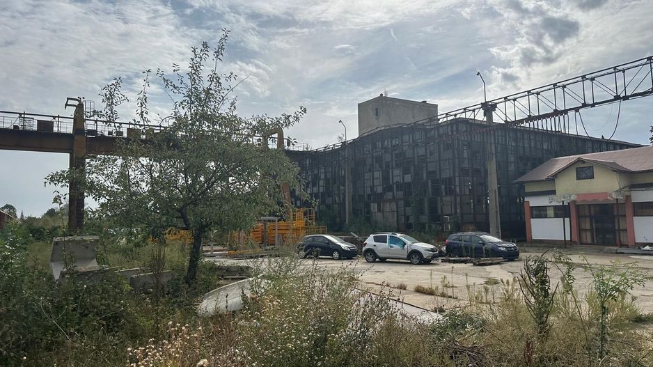 Platformă Industrială cu Cale Ferată si Infrastructură Completă - Poză 1