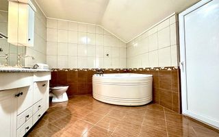 Casa la intrare în Ghiroda - Poză 33