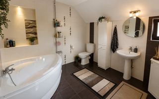 Casă individuală | 160 mp utili | 560 mp teren | Vizavi de intrarea în - Poză 4