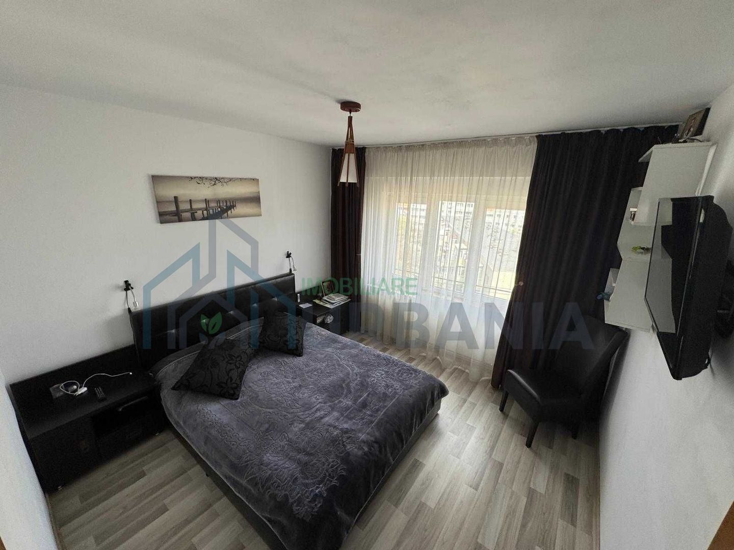 Apartament 3 camere, cartierul Alexandru cel Bun, etaj intermediar, vedere bulevard - Poză 2