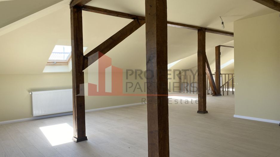 Proprietate pe marginea lacului, vila impresionanta. - Poză 29