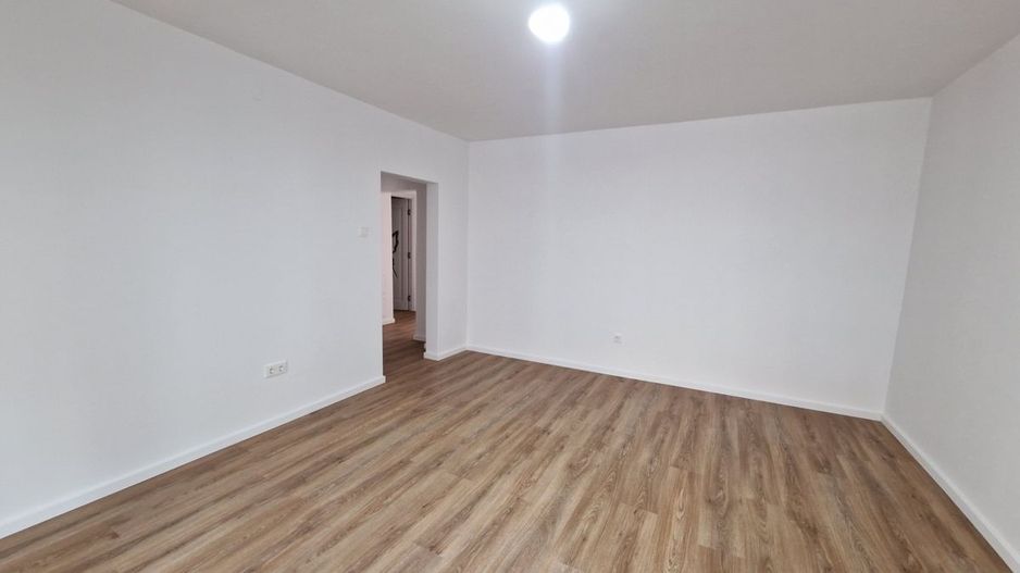 APARTAMENT RENOVAT SPATIOS  METROU ZONA NERVA TRAIAN - Poză 3