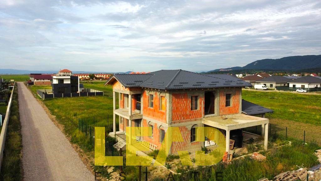 Oportunitate investitionala, Casa la rosu in Cristian! - Poză 2