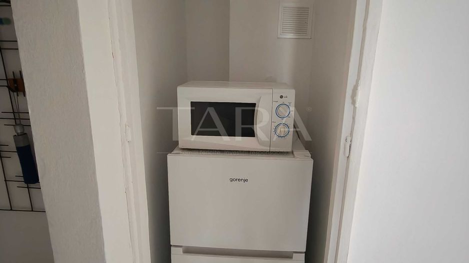 Apartament 2 camere decomandat, renovat complet, mobilat, sud-vest. - Poză 2