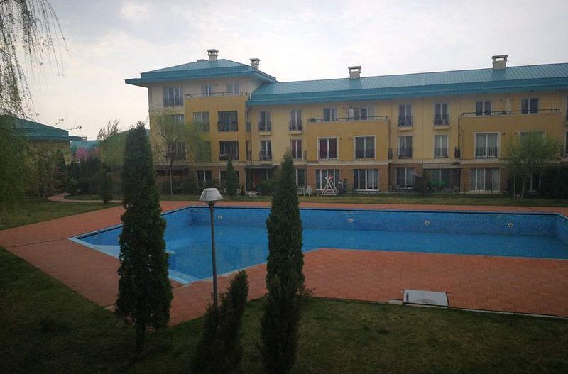 Apartament spatios cu bucatarie 15 mp 1/3, dec, Cosmopolis, mobilat partial - Poză 2