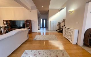 Casa eleganta si luminoasa,situata in zona de case -Mehala