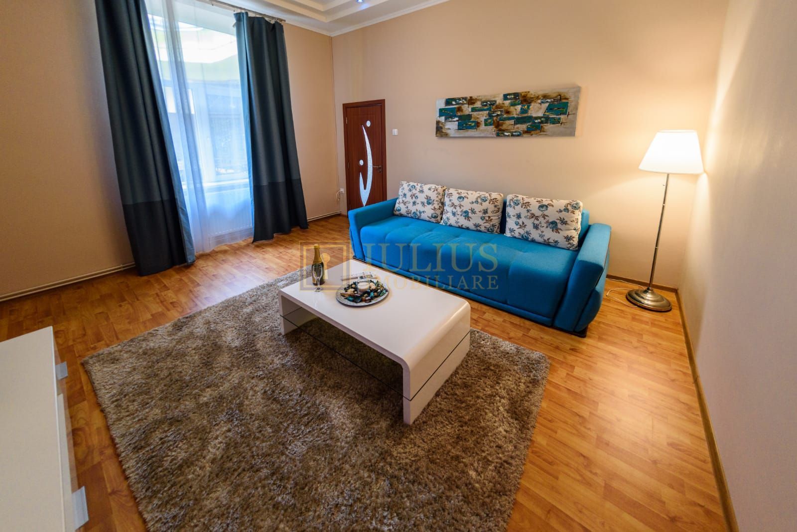 Piata Unirii|, apartament lux| cladire istorica| centrala proprie| 04.10.26 - Poză 1
