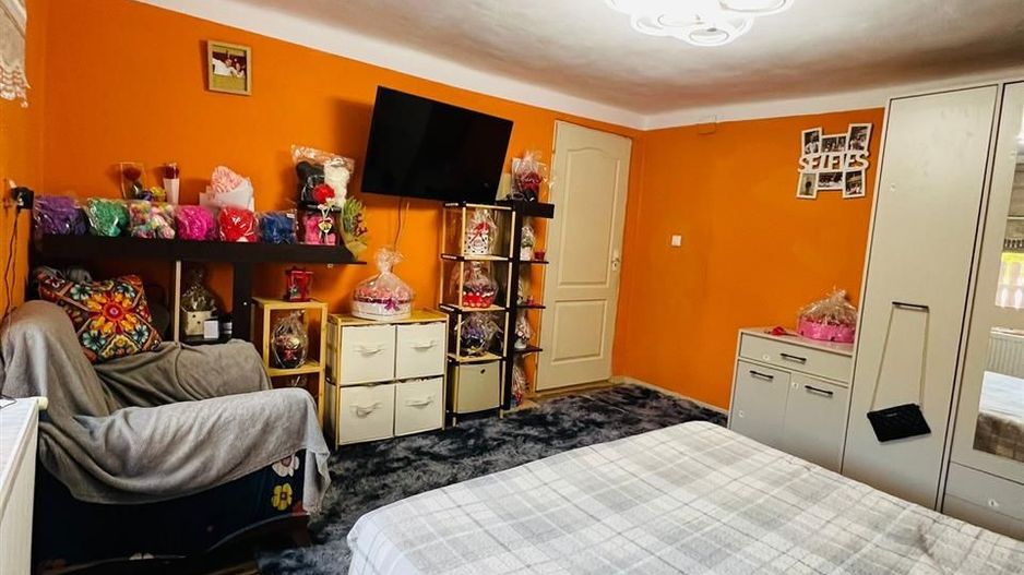 Casa la 20 de Km de Oradea - Poză 2