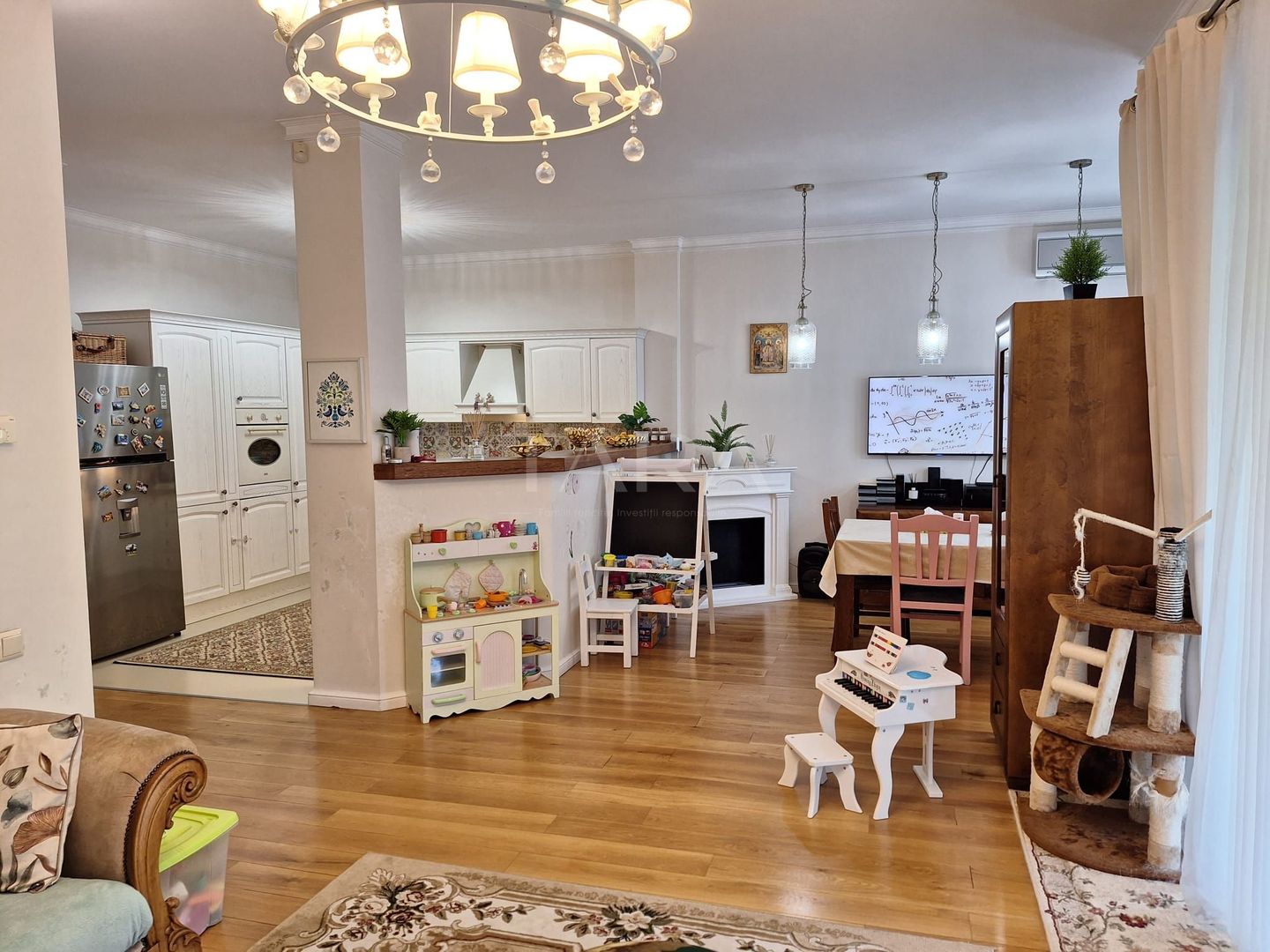 Vila deosebita de vanzare in cartierul Andrei Muresanu - Poză 1