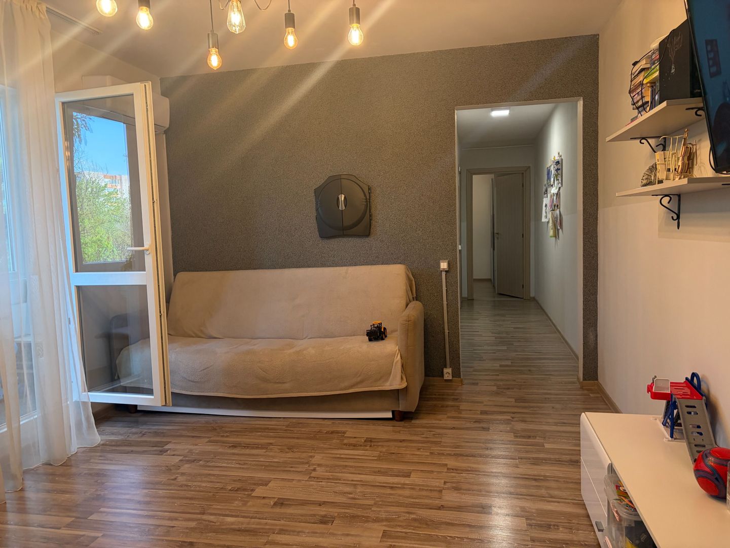 Apartament cu trei camere, zona Straduintei, 95.000€ negociabil - Poză 1
