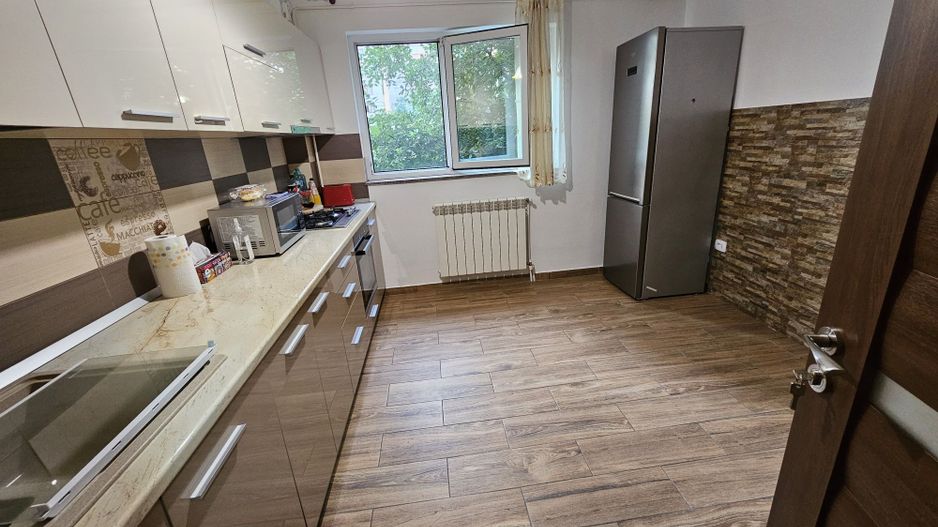 inchiriez apartament cu doua camere, decomandat, in Micro 20 - Poză 1