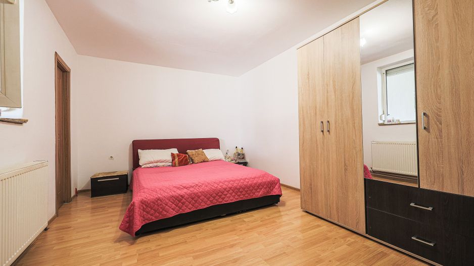 Rezervat Casă renovată cu 3 camere din cărămidă în Gradiste - Poză 4