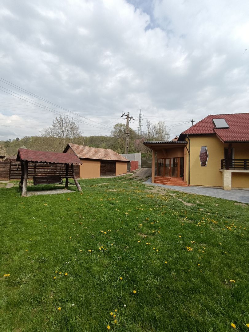 Casa cu 3 camere, 150 mpu, mobilata, utilata, garaj, curte, Ampoita - Poză 22