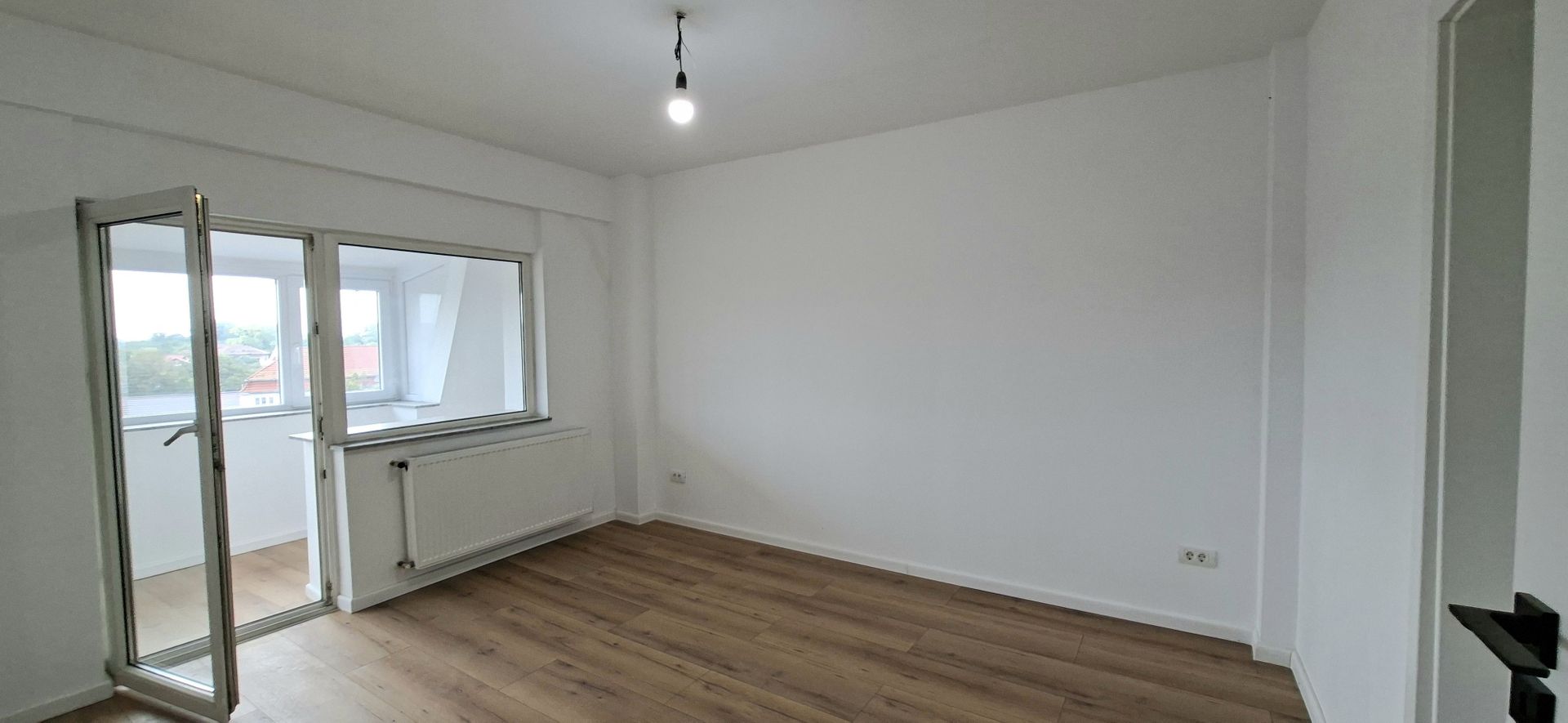 Apartament complet renovat cu 4 camere - Poză 13